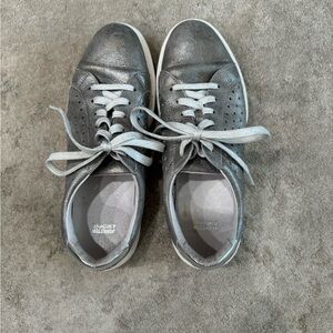 Johnston & Murphy tennis shoes. Silver metallic size 10